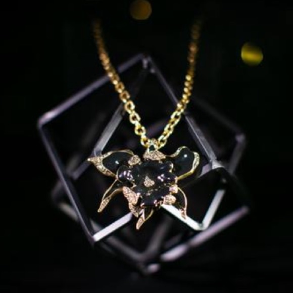 Black abstract flower enamel rhinestone necklace - Picture 3 of 3